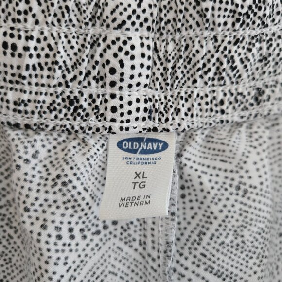 Old Navy Black & White Print Rayon Shorts - Picture 5 of 6